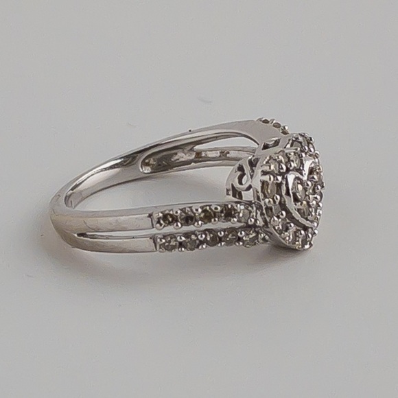 10K White Gold Ring Diamond Heart Shaped 0.33 CT Tw Promise Ring Sz 4.25 - Picture 5 of 13